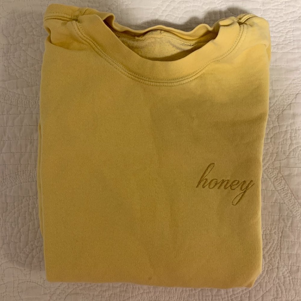Brandy Melville HONEY EMBROIDERY SWEATSHIRT
